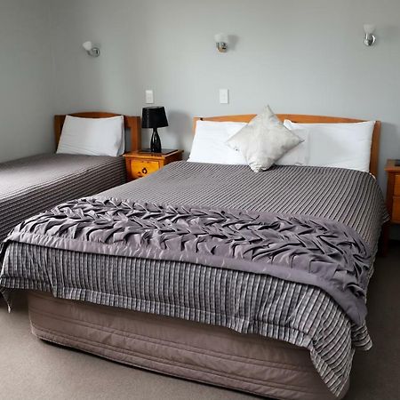 Coronation Park Motels Ашбертон Экстерьер фото