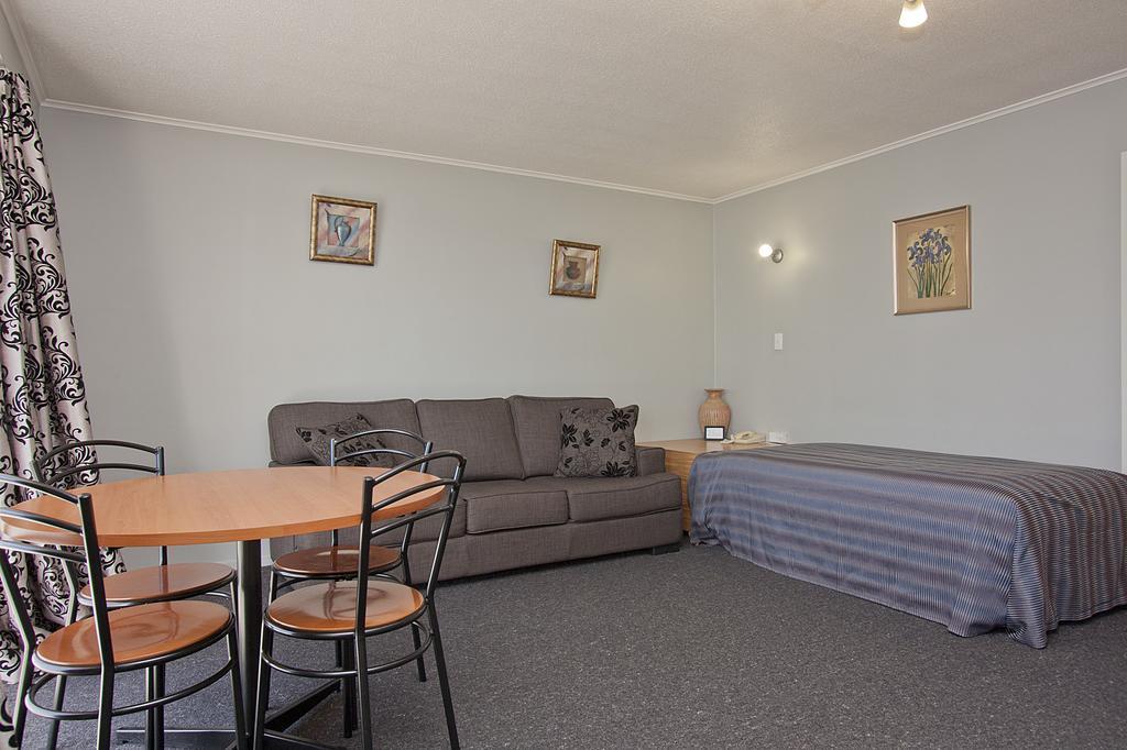 Coronation Park Motels Ашбертон Экстерьер фото