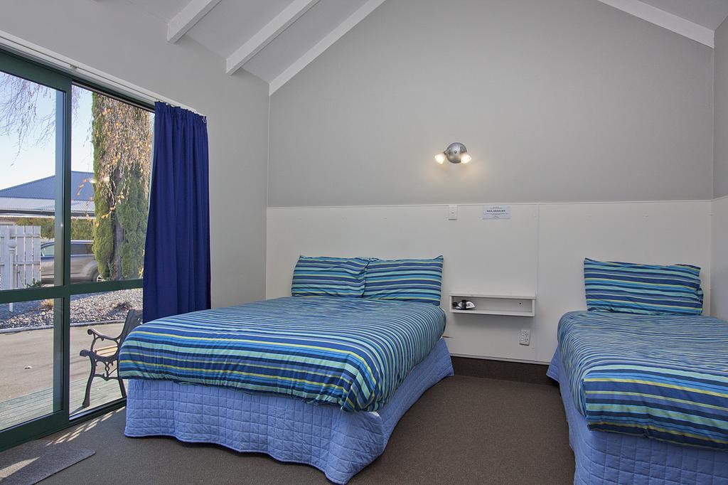 Coronation Park Motels Ашбертон Экстерьер фото