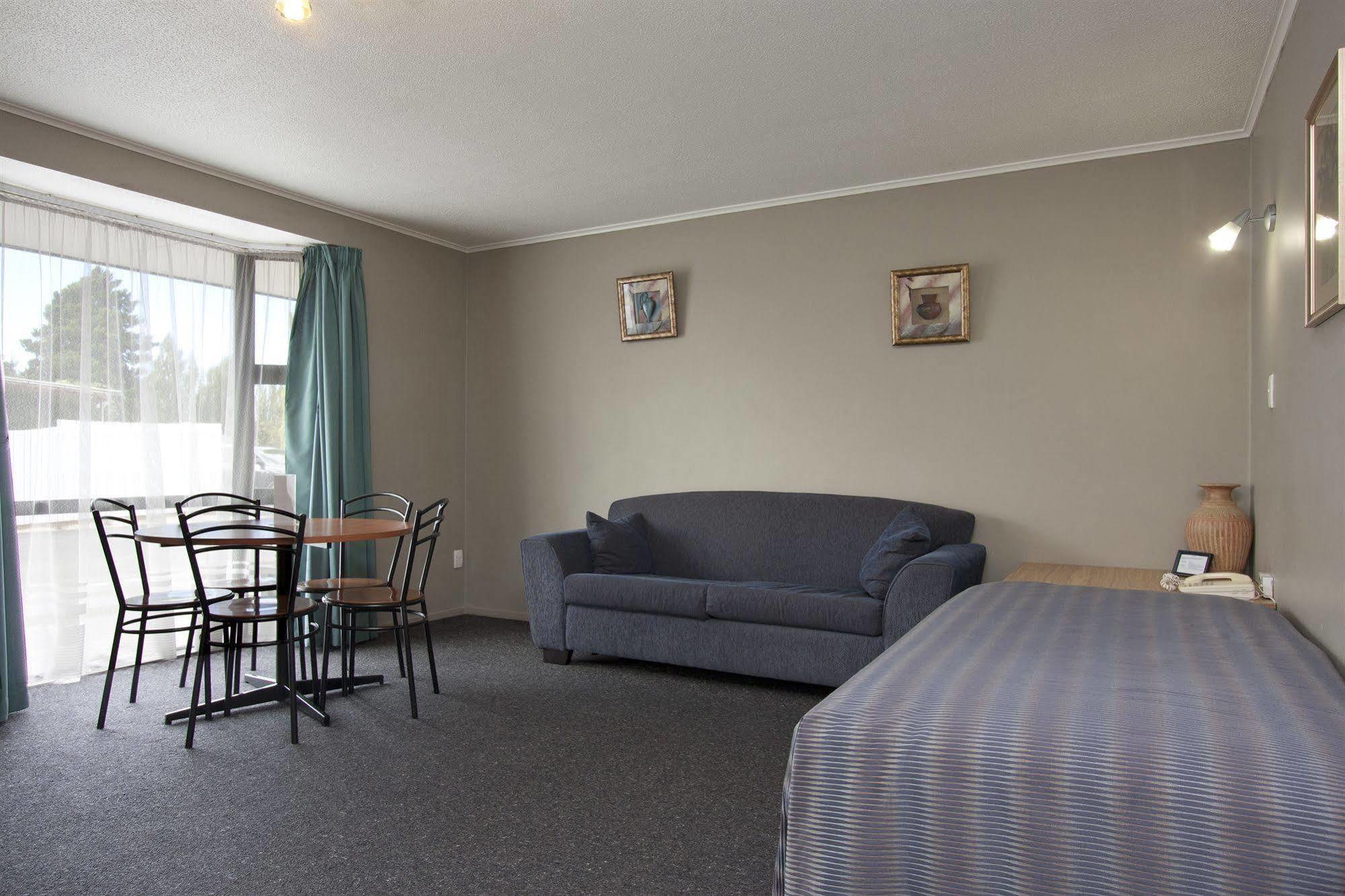 Coronation Park Motels Ашбертон Экстерьер фото