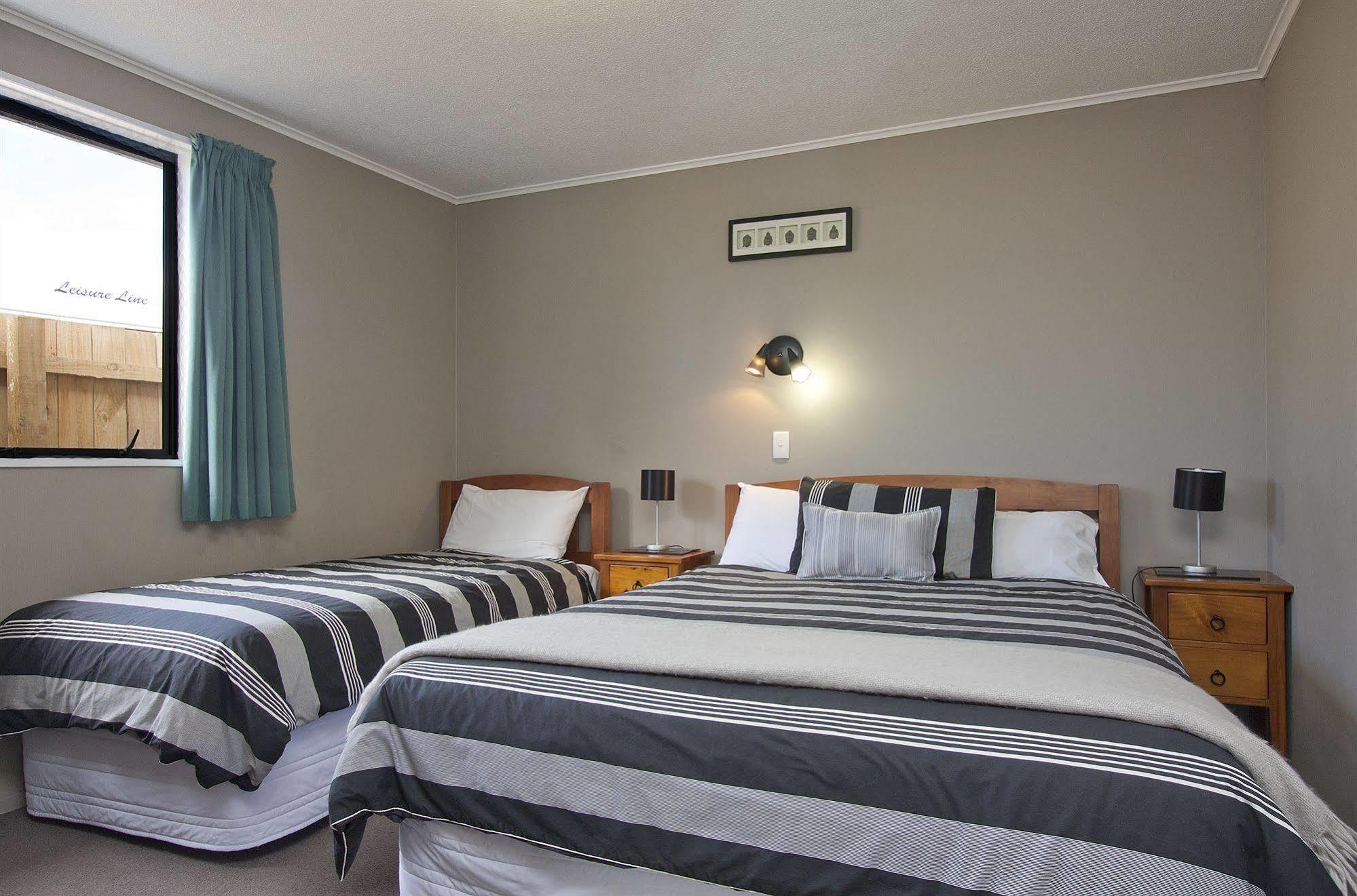 Coronation Park Motels Ашбертон Экстерьер фото